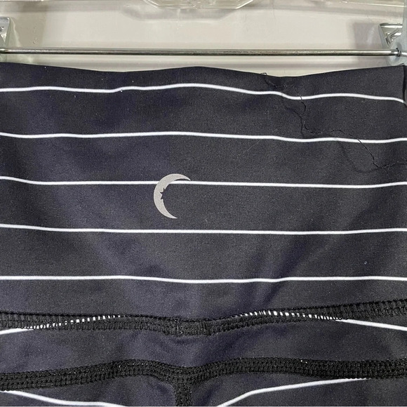 Zyia Active Striped Crop Athletic Athleisure Loungewear Leggings w/ Pockets 2 - Picture 5 of 8